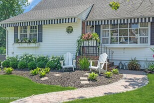 351 Euclid Ave in Manasquan, NJ - Building Photo