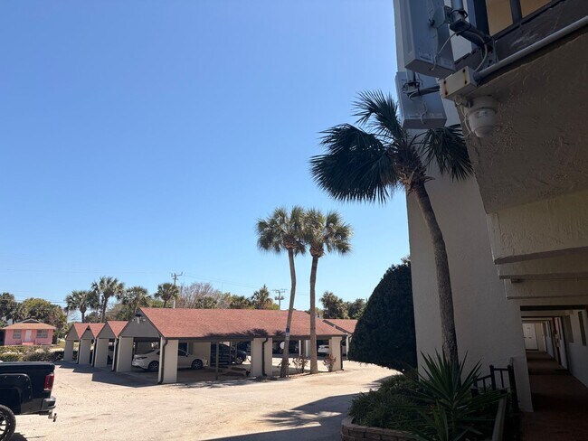944 S Peninsula Dr in Daytona Beach, FL - Building Photo - Building Photo