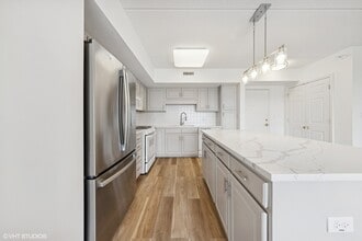 1 Beacon Pl in La Grange, IL - Building Photo - Building Photo