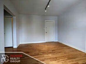 2430 N Kedzie Blvd, Unit 212 in Chicago, IL - Building Photo - Building Photo
