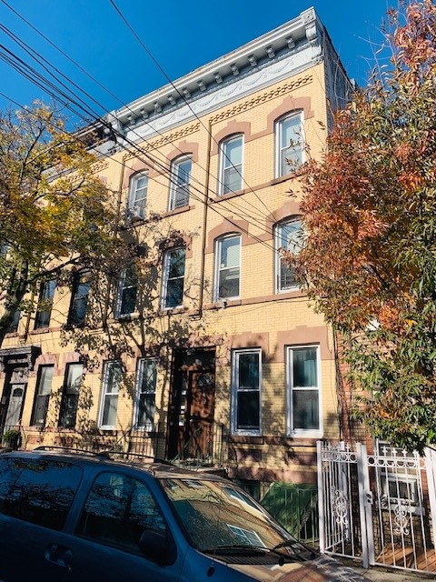 1867 Linden St in Ridgewood, NY - Building Photo