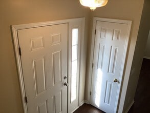 557 Whispering Pines Pl in Trenton, OH - Foto de edificio - Building Photo