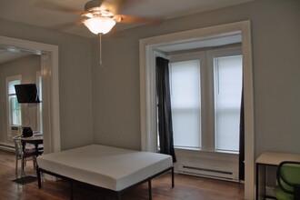 304 W Columbia Ave, Unit 1E in Champaign, IL - Building Photo - Building Photo