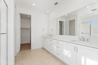 128 Seep in Irvine, CA - Building Photo - Building Photo
