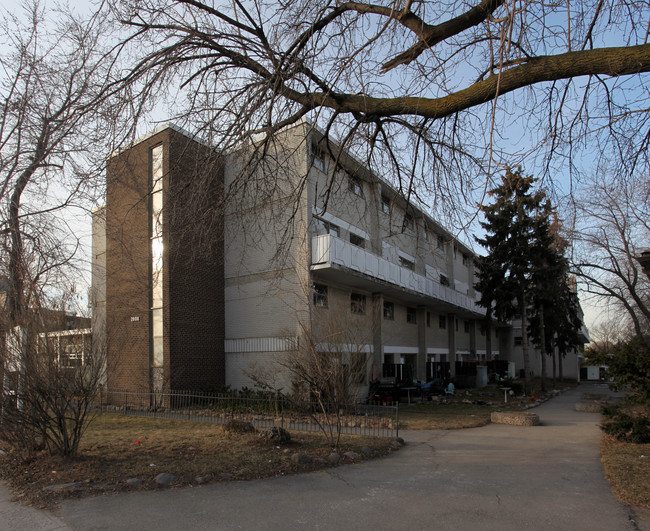 2808 Keele St in Toronto, ON - Building Photo - Building Photo