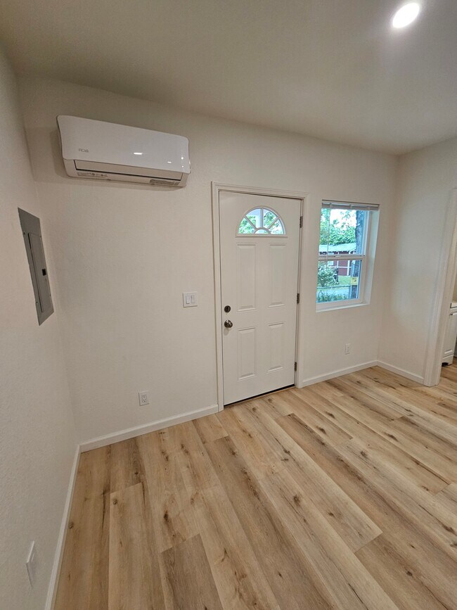 439 Neal St in Grass Valley, CA - Foto de edificio - Building Photo
