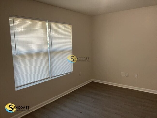 8478 Seville Ave in Jacksonville, FL - Foto de edificio - Building Photo