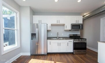 918 Ash St in Louisville, KY - Foto de edificio - Building Photo