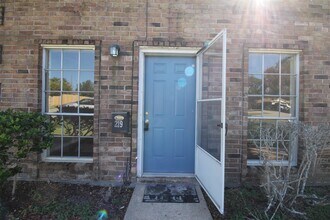 219 W F St in La Porte, TX - Building Photo - Building Photo