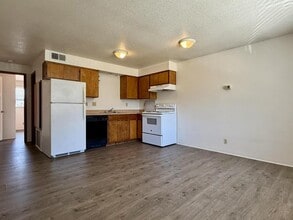 429 NE Silverwood Pl in Grants Pass, OR - Building Photo - Building Photo