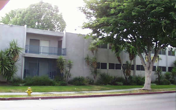 Owensmouth Apartments in Canoga Park, CA - Building Photo - Building Photo