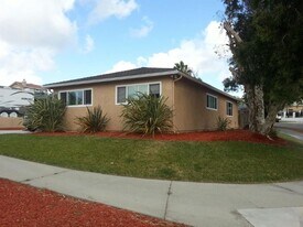4043 Thomas St in Oceanside, CA - Building Photo