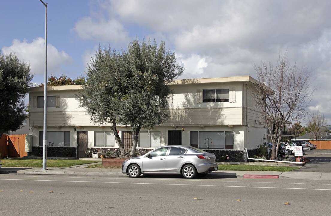 Olive Grove Apartments in Castro Valley, CA - Building Photo