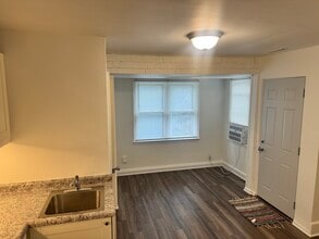 811 47th St, Unit 2 in Kenosha, WI - Building Photo - Building Photo