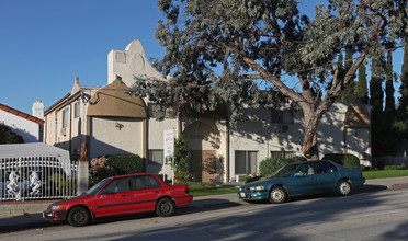 Kadi Manor in Los Angeles, CA - Foto de edificio - Building Photo