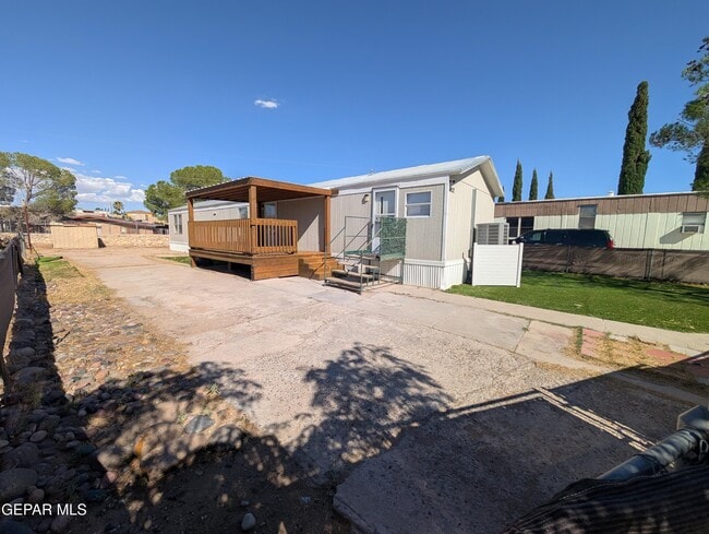 property at 1052 Macadamia Cir