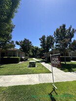 1636 Paseo Del Lago in Tulare, CA - Building Photo