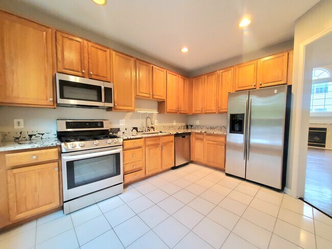 6030 Lincolnia Rd in Alexandria, VA - Building Photo - Building Photo