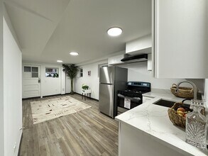 1634 N Whipple St, Unit B2 in Chicago, IL - Building Photo - Building Photo