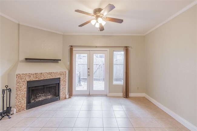 1411 Gracy Farms Ln
