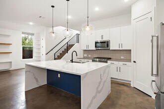 4602 Mt Vernon Dr in Austin, TX - Building Photo - Building Photo