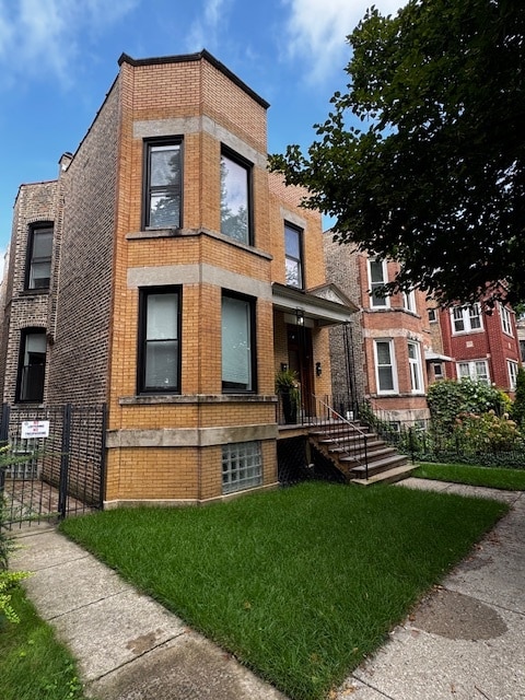 2624 N Francisco Ave, Unit 2
