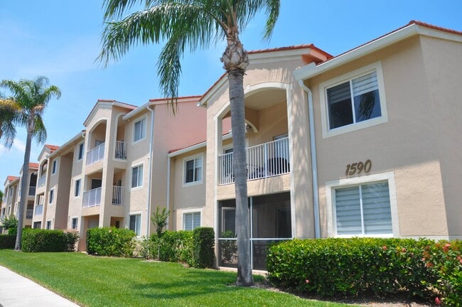 1590 S 42ND Cir in Vero Beach, FL - Building Photo - Building Photo