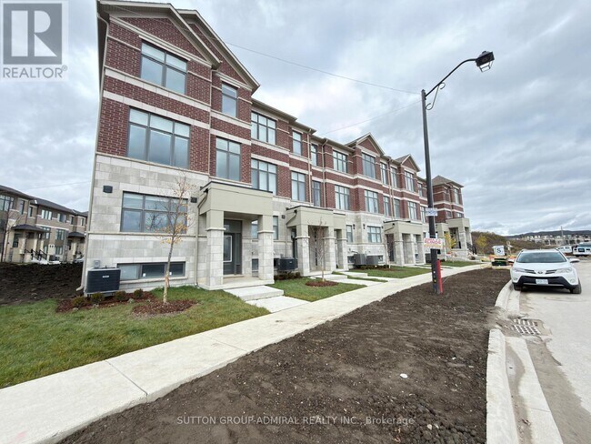 72 Lunay Dr. in Richmond Hill, ON - Building Photo - Building Photo