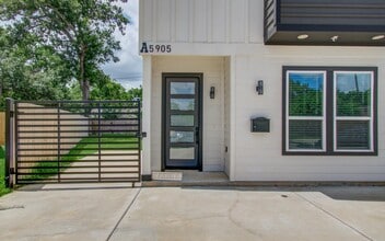 5905 Crest Ct in Houston, TX - Building Photo - Building Photo