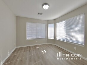7437 W Elwood St in Phoenix, AZ - Building Photo - Building Photo