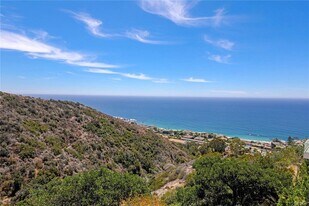 661 Nyes Pl in Laguna Beach, CA - Building Photo