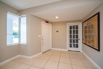 9520 E Broadview Dr in Bay Harbor Islands, FL - Building Photo - Building Photo