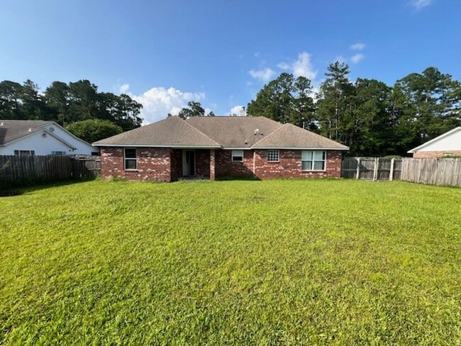 2005 Parkview Dr in Gautier, MS - Building Photo - Building Photo
