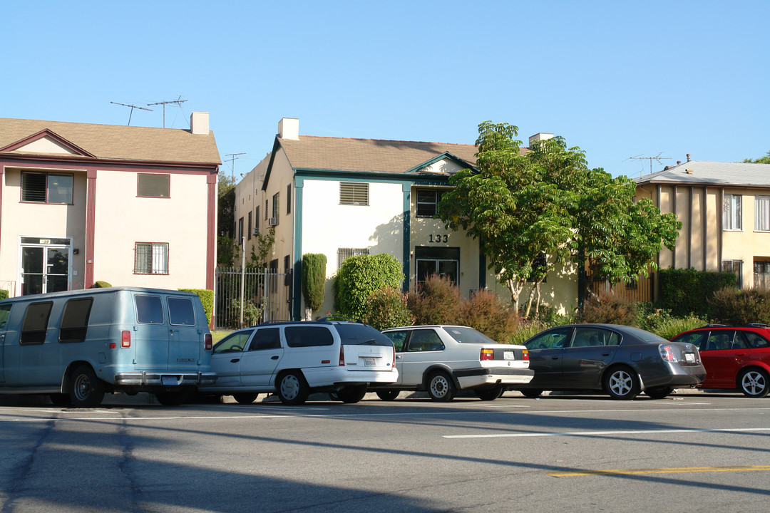 133 S La Fayette Park Pl in Los Angeles, CA - Building Photo