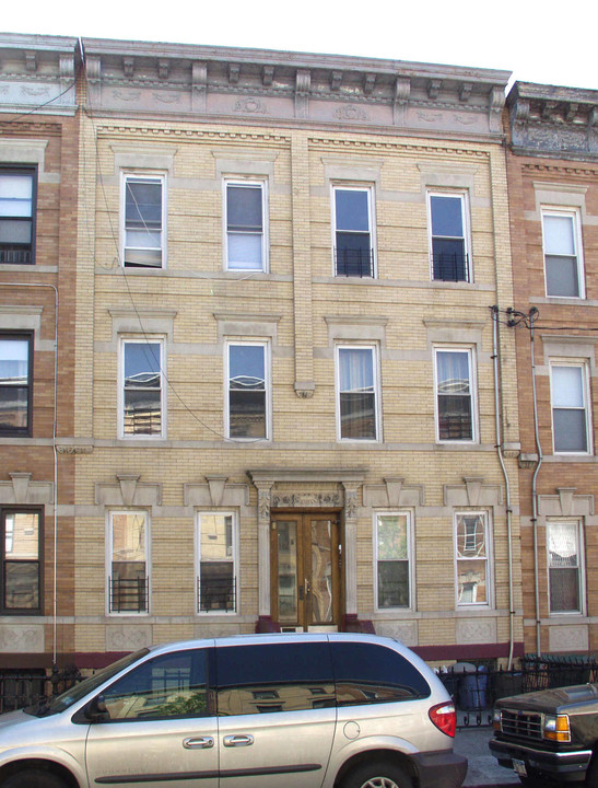 1676 Gates Ave in Flushing, NY - Building Photo