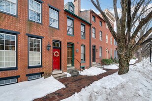 113 W Hill St in Baltimore, MD - Building Photo