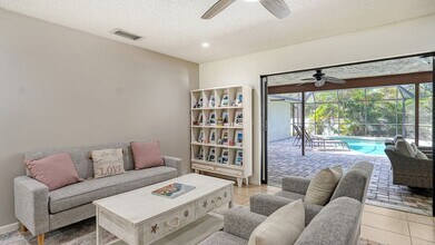 2008 Country Meadows Ln in Sarasota, FL - Building Photo - Building Photo