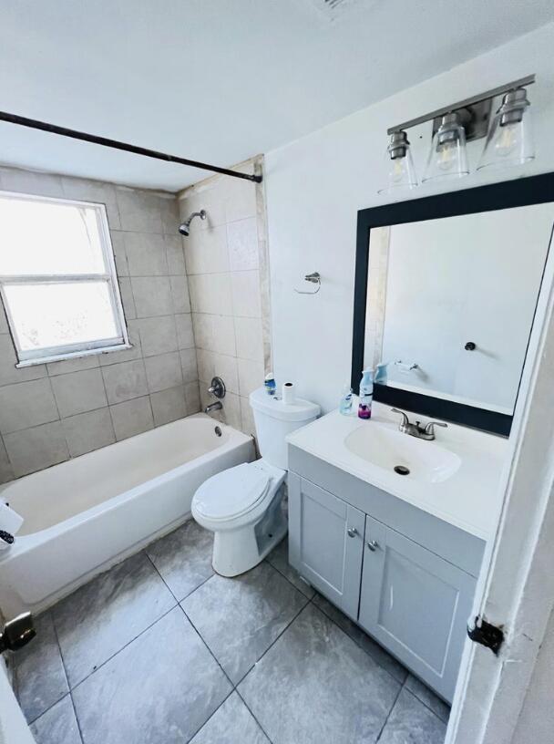 901 Hickory St in Fort Pierce, FL - Building Photo - Building Photo