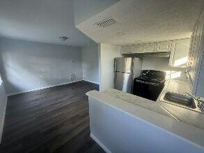1250 Lakeview Dr in DeLand, FL - Building Photo - Building Photo