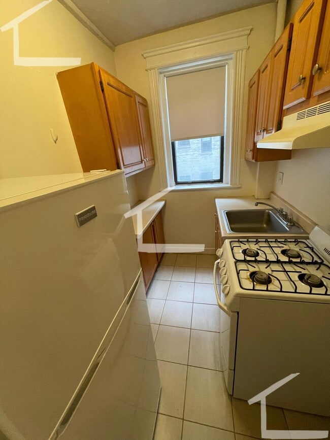 1156 Commonwealth Ave in Boston, MA - Building Photo - Building Photo