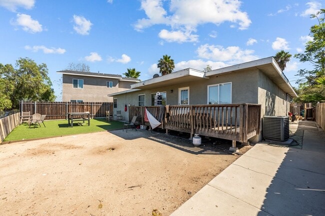 5379 E Falls View Dr in San Diego, CA - Building Photo - Building Photo