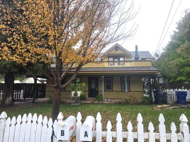 2171 Verano St in Sacramento, CA - Building Photo - Building Photo