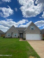 3160 Magnolia Bloom Dr in Hernando, MS - Building Photo