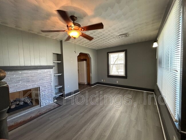 409 E Lorengo Ave in Norfolk, VA - Building Photo - Building Photo
