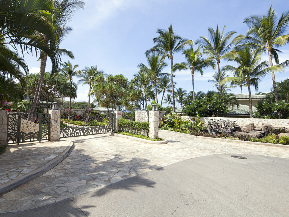 16 Malukai Ln in Kihei, HI - Building Photo