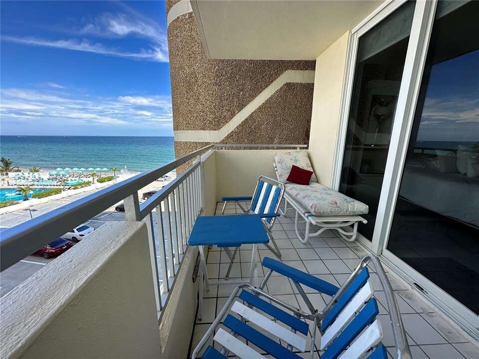 3180 S Ocean Dr, Unit 1007 in Hallandale Beach, FL - Foto de edificio