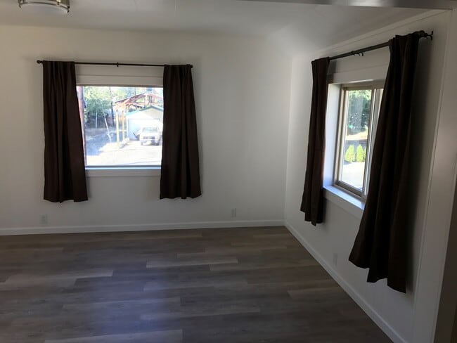 319 N Elliott St, Unit Carriage House in Ellensburg, WA - Building Photo - Building Photo