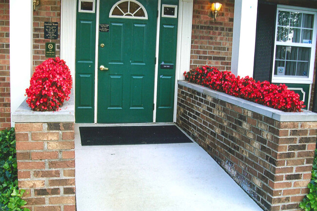 Carriage House in Columbus, OH - Building Photo - Building Photo