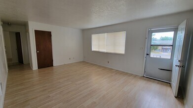 1660 Grandview Dr, Unit 1 in Idaho Falls, ID - Building Photo - Building Photo