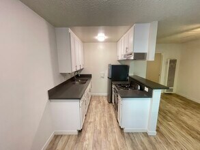 25 Navy St, Unit 4 in Los Angeles, CA - Foto de edificio - Building Photo